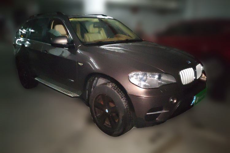 Used BMW X5 2011 xDrive35i Leading Model Front Right 45 Deg