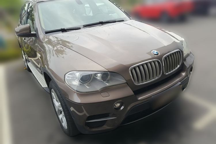 Used BMW X5 2011 xDrive35i Luxury Model Front Right 45 Deg