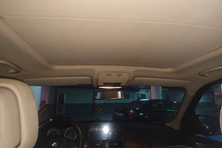Used BMW X5 2011 xDrive35i Leading Model Headliner