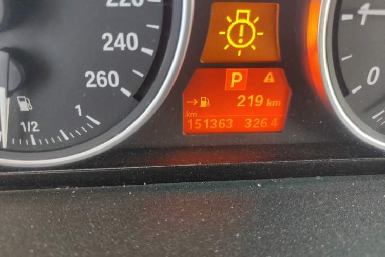 Used BMW X5 2011 xDrive35i Leading Model Odometer Close Up
