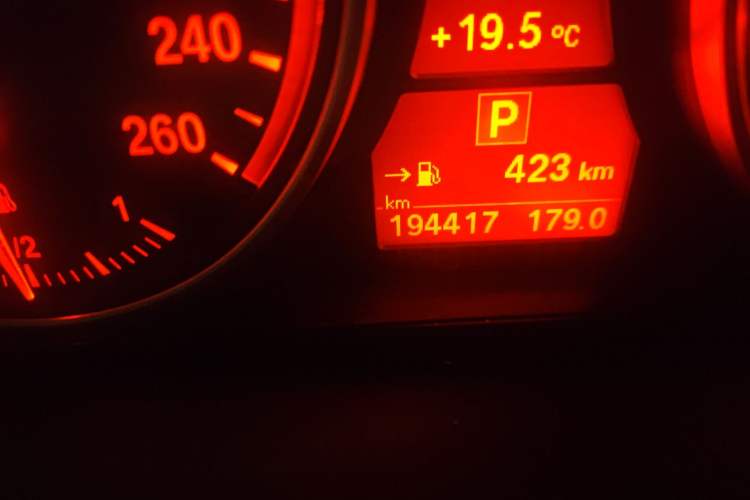 Used BMW X5 2011 xDrive35i Leading Model Odometer Close Up