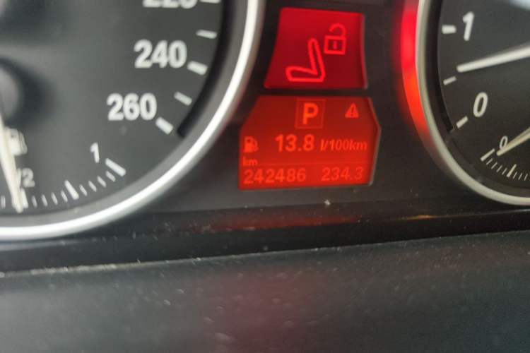 Used BMW X5 2011 xDrive35i Luxury Model Odometer Close Up