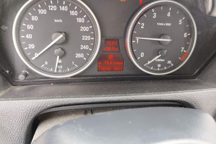 Used BMW X5 2011 xDrive35i Leading Model Odometer Close Up