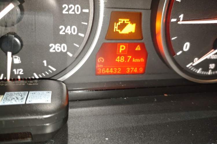 Used BMW X5 2011 xDrive35i Leading Model Odometer Close Up