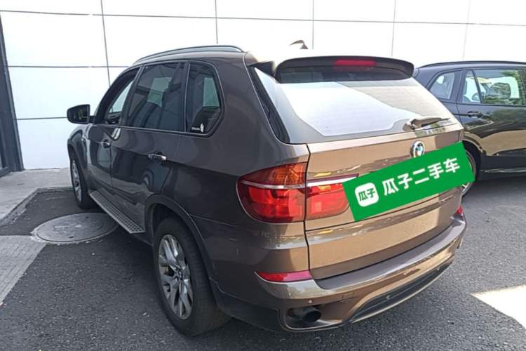 Used BMW X5 2011 xDrive35i Luxury Model Rear Left 45 Deg