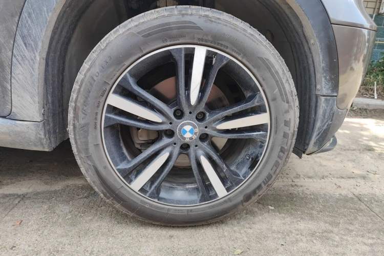 Used BMW X5 2011 xDrive35i Leading Model Right Front Wheel Hub