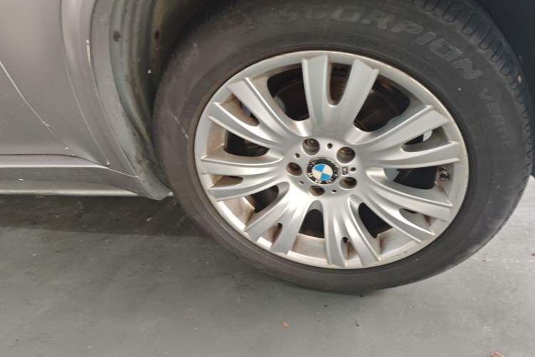 Used BMW X5 2011 xDrive35i M Sport model Right Front Wheel Hub