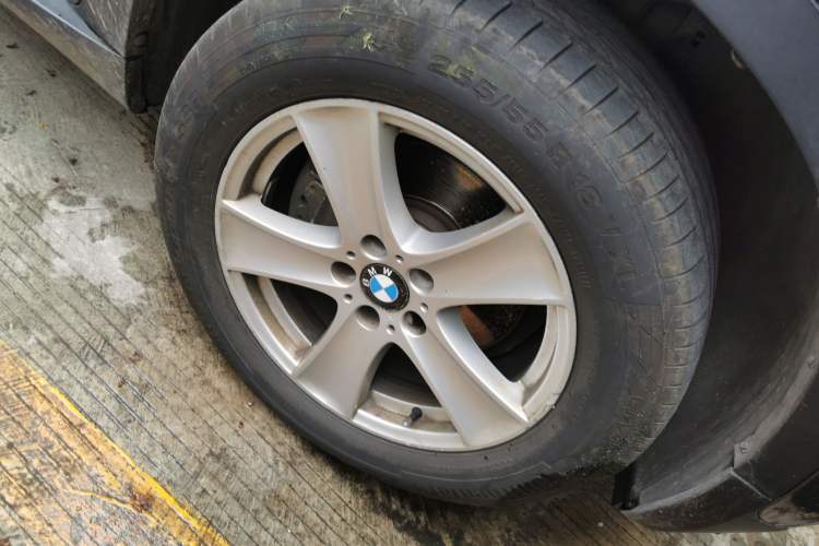 Used BMW X5 2011 xDrive35i Leading Model Right Front Wheel Hub