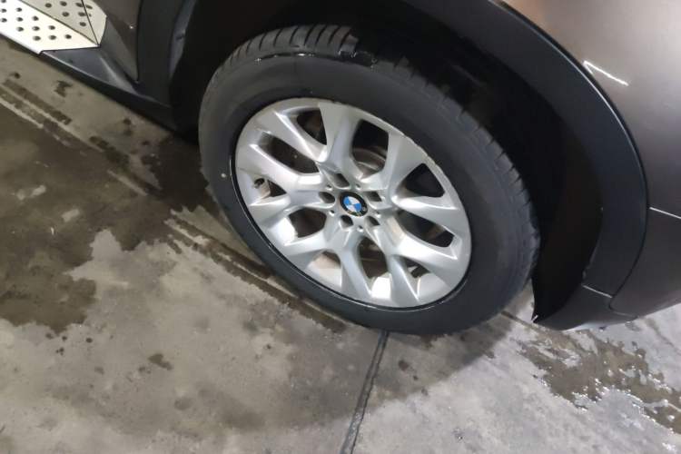 Used BMW X5 2011 xDrive35i Luxury Model Right Front Wheel Hub