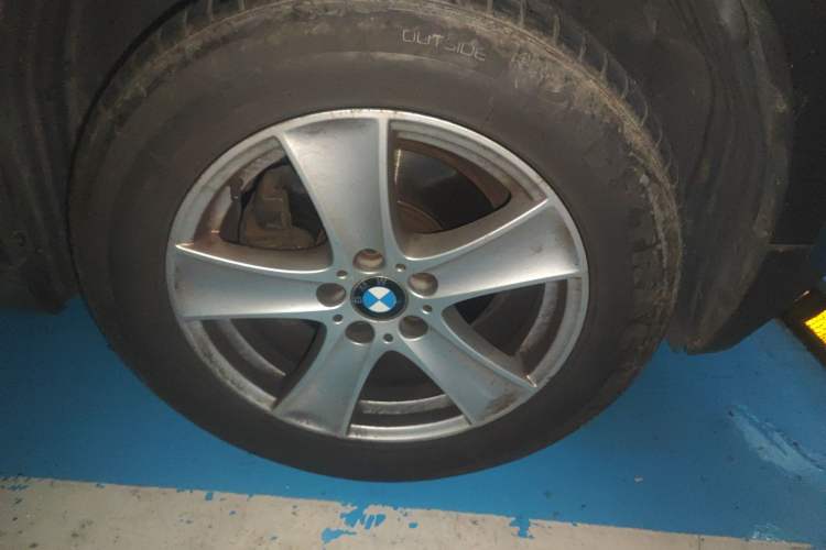 Used BMW X5 2011 xDrive35i Leading Model Right Front Wheel Hub