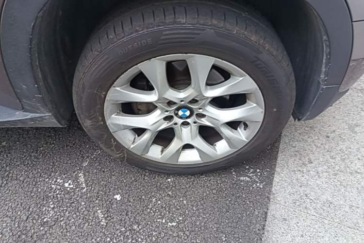Used BMW X5 2011 xDrive35i Luxury Model Right Front Wheel Hub