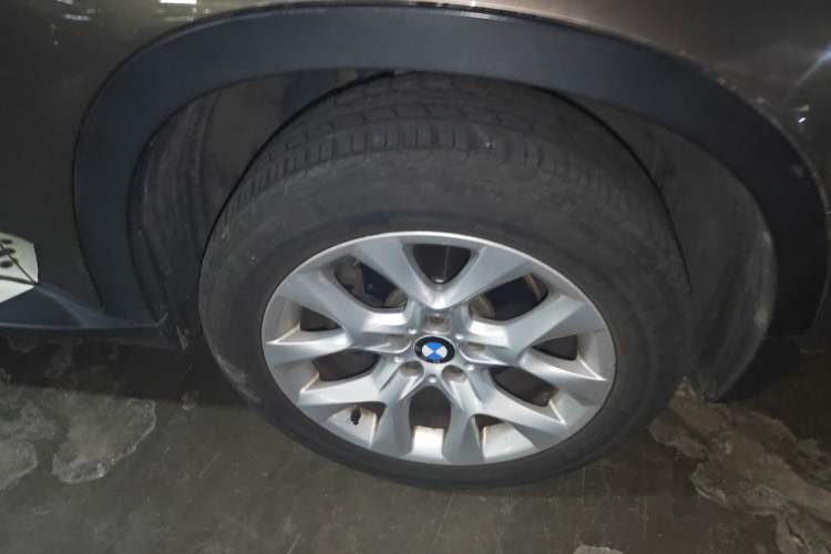 Used BMW X5 2011 xDrive35i Luxury Model Right Front Wheel Hub