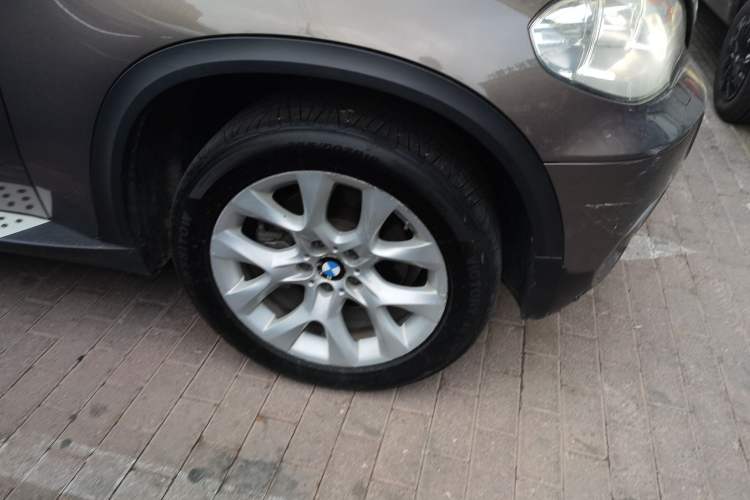 Used BMW X5 2011 xDrive35i Luxury Model Right Front Wheel Hub