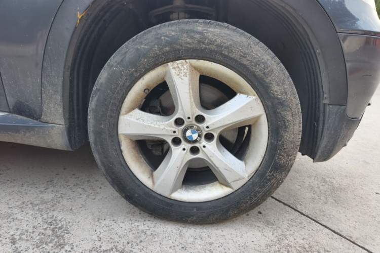 Used BMW X5 2011 xDrive35i Luxury Model Right Front Wheel Hub
