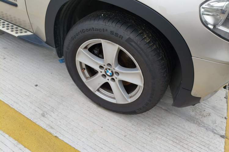 Used BMW X5 2011 xDrive35i Leading Model Right Front Wheel Hub