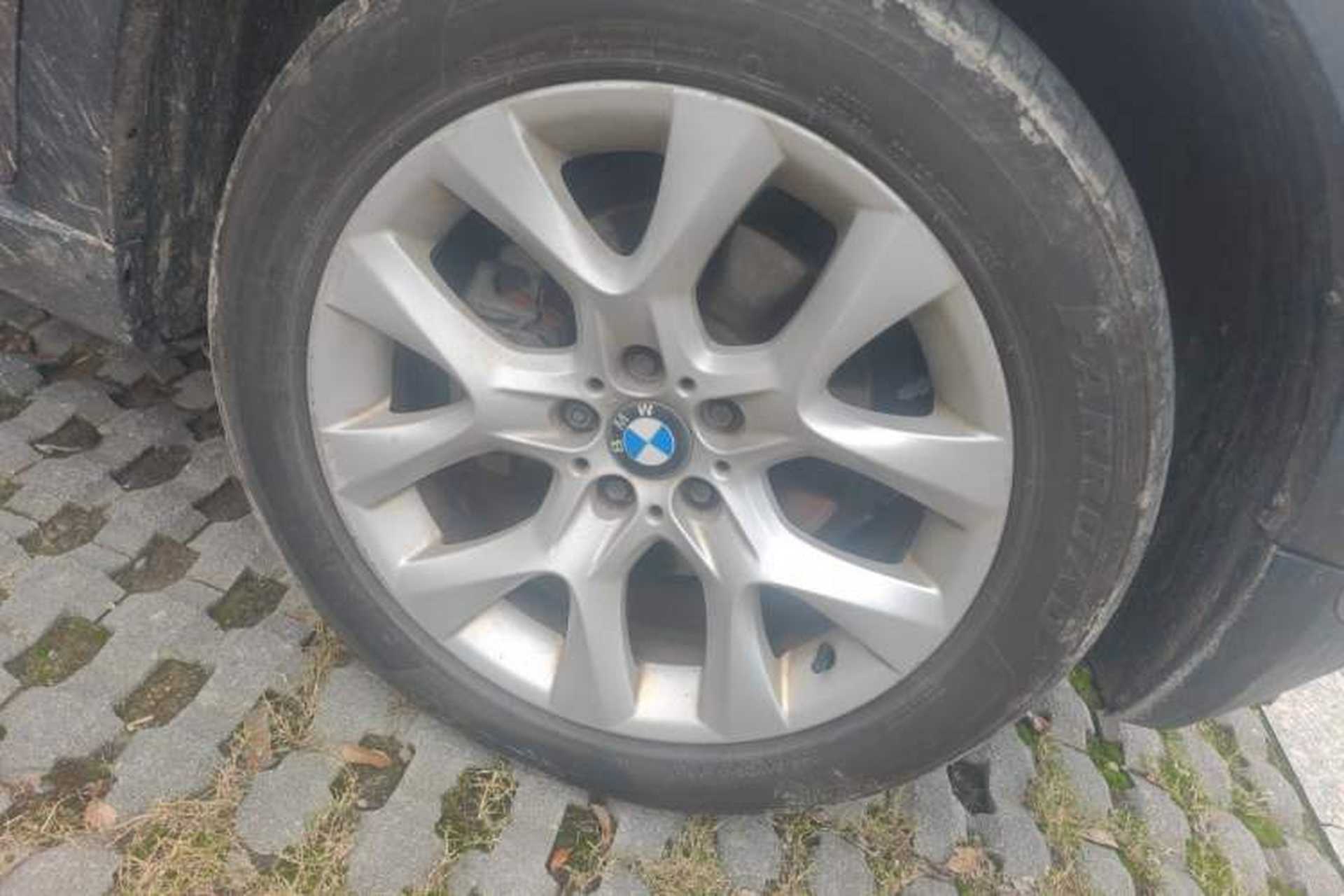 Used BMW X5 2011 xDrive35i Luxury Model Right Front Wheel Hub