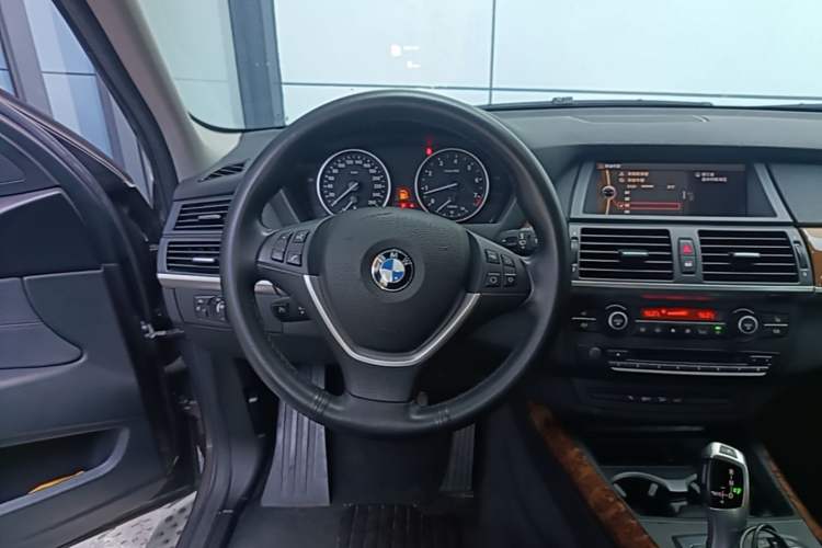 Used BMW X5 2011 xDrive35i Luxury Model Steering Wheel