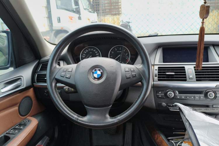Used BMW X5 2011 xDrive35i Leading Model Steering Wheel