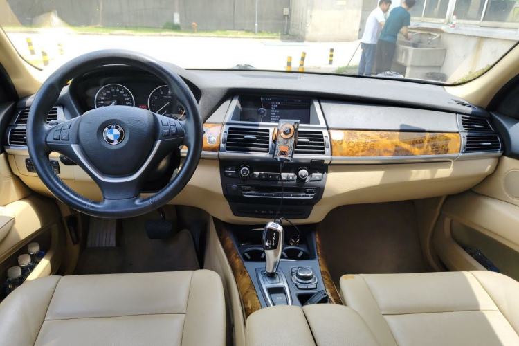 Used BMW X5 2011 xDrive35i Luxury Model Center Console