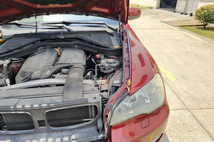 Used BMW X5 2011 xDrive35i Luxury Model Engine Bay Left