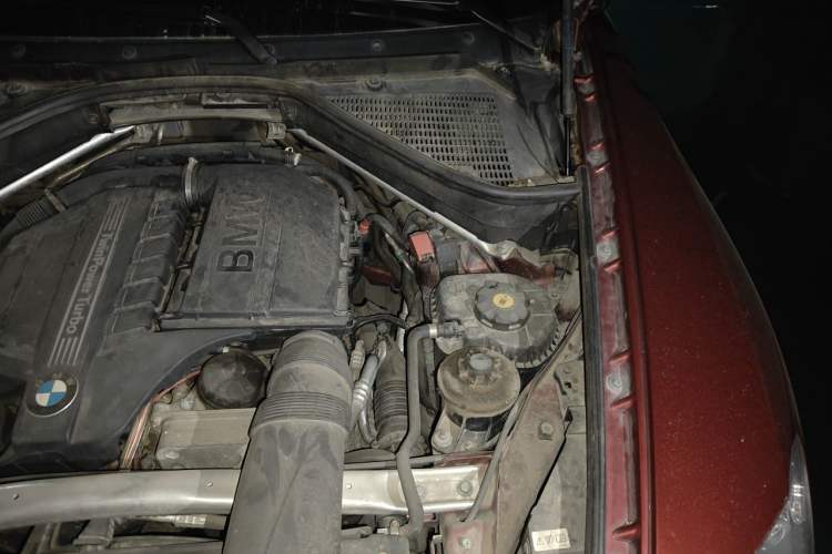 Used BMW X5 2011 xDrive35i Leading Model Engine Bay Left
