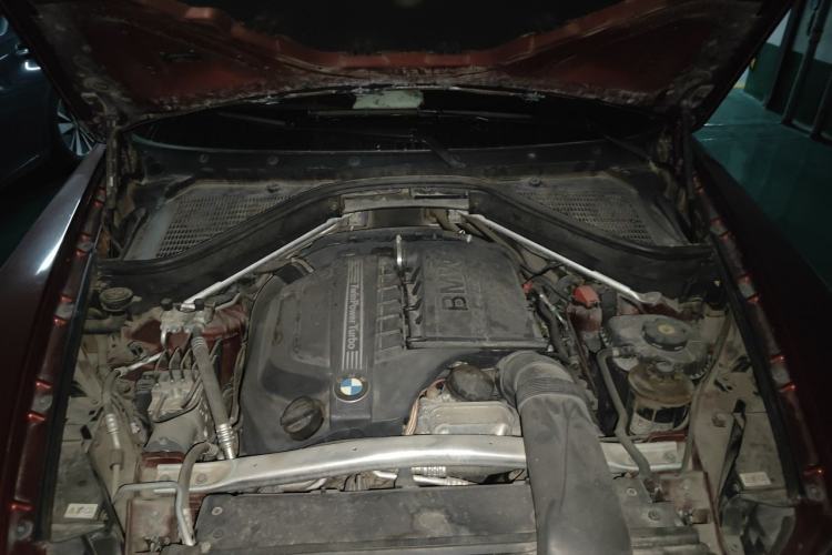 Used BMW X5 2011 xDrive35i Leading Model Engine Bay