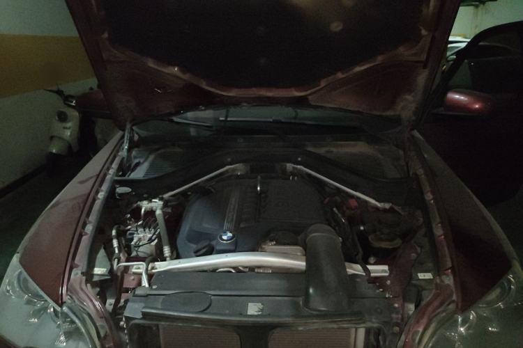Used BMW X5 2011 xDrive35i Leading Model Engine Bay