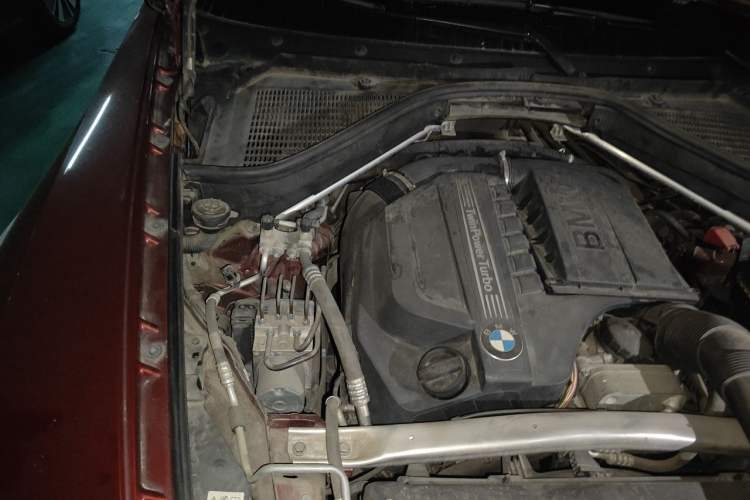 Used BMW X5 2011 xDrive35i Leading Model Engine Bay Right
