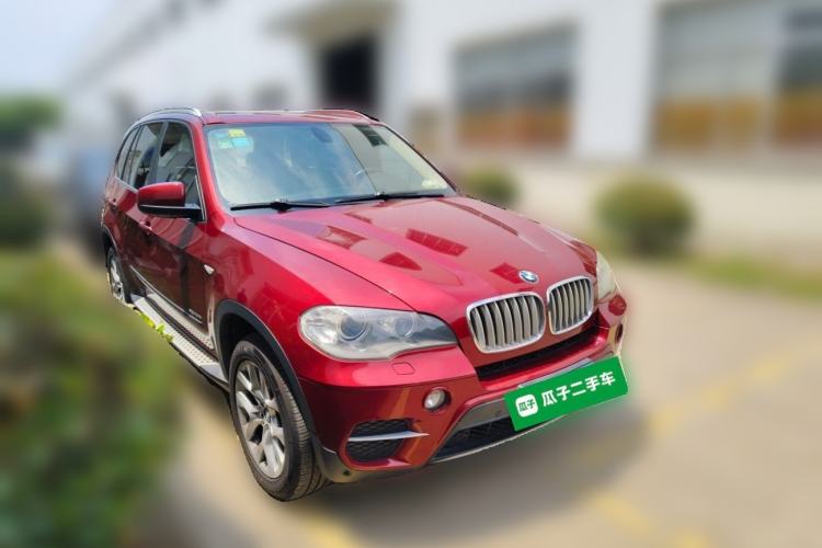 Used BMW X5 2011 xDrive35i Luxury Model Front Right 45 Deg