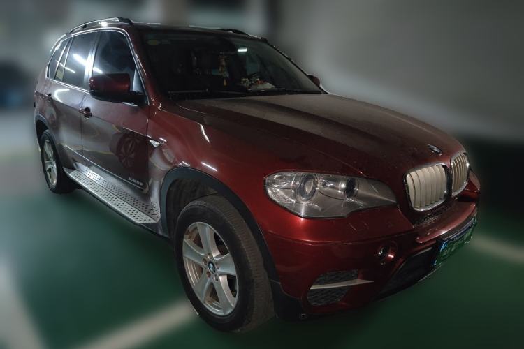 Used BMW X5 2011 xDrive35i Leading Model Front Right 45 Deg