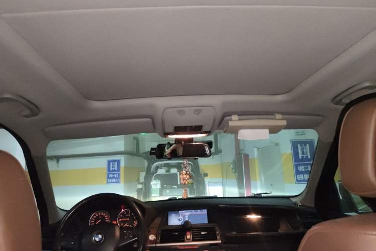 Used BMW X5 2011 xDrive35i Leading Model Headliner