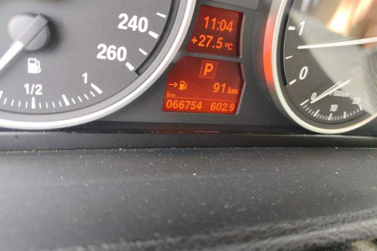 Used BMW X5 2011 xDrive35i Luxury Model Odometer Close Up