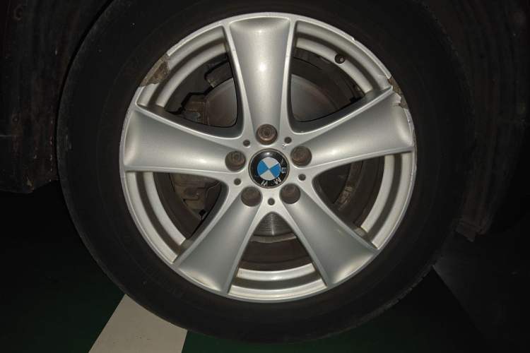 Used BMW X5 2011 xDrive35i Leading Model Right Front Wheel Hub