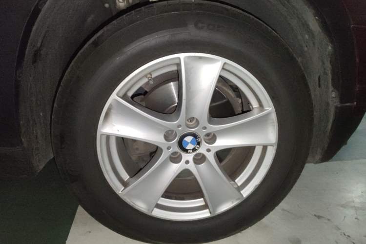 Used BMW X5 2011 xDrive35i Leading Model Right Front Wheel Hub