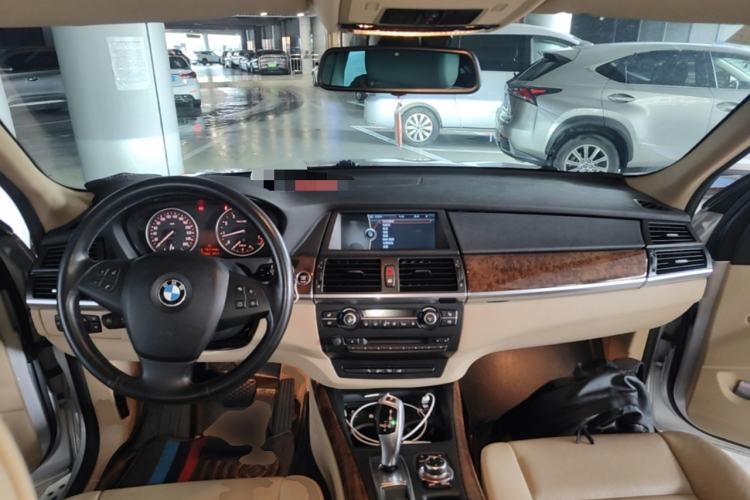 Used BMW X5 2011 xDrive35i Leading Model Center Console