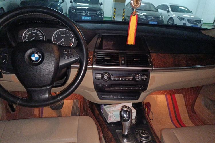 Used BMW X5 2011 xDrive35i Leading Model Center Console