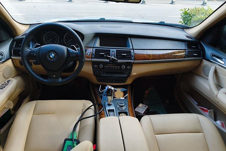 Used BMW X5 2011 xDrive35i Leading Model Center Console