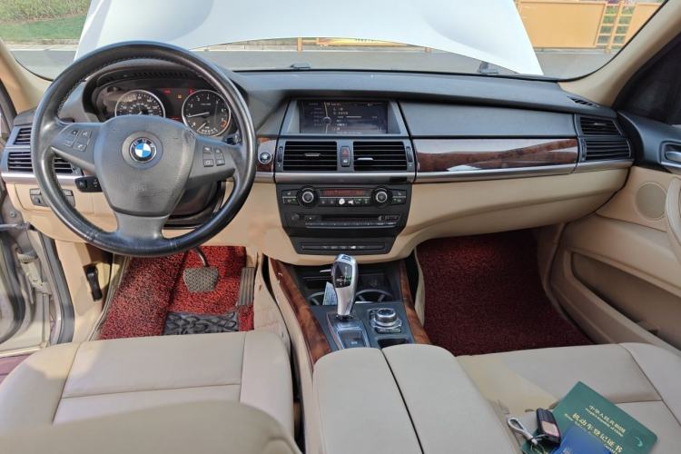 Used BMW X5 2011 xDrive35i Leading Model Center Console