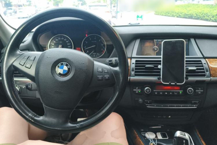 Used BMW X5 2011 xDrive35i Leading Model Center Console