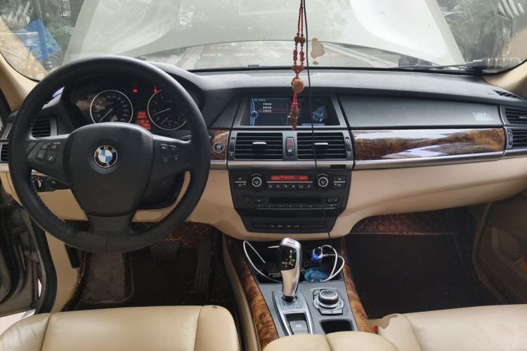 Used BMW X5 2011 xDrive35i Leading Model Center Console