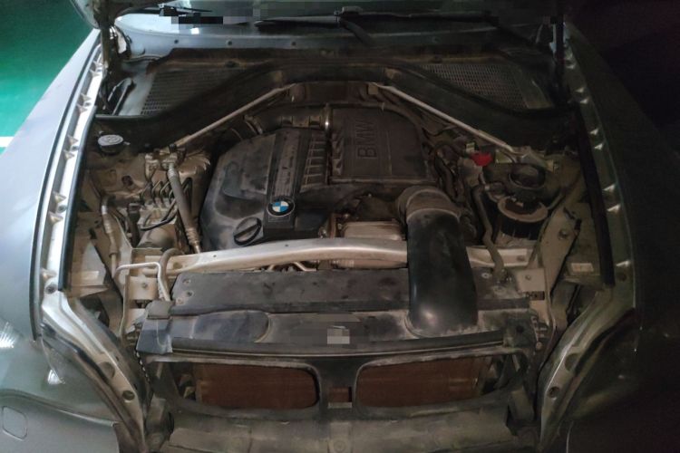 Used BMW X5 2011 xDrive35i Leading Model Engine Bay