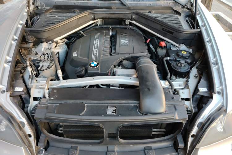 Used BMW X5 2011 xDrive35i Leading Model Engine Bay