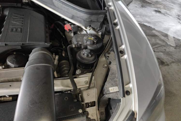 Used BMW X5 2011 xDrive35i Leading Model Engine Bay Left