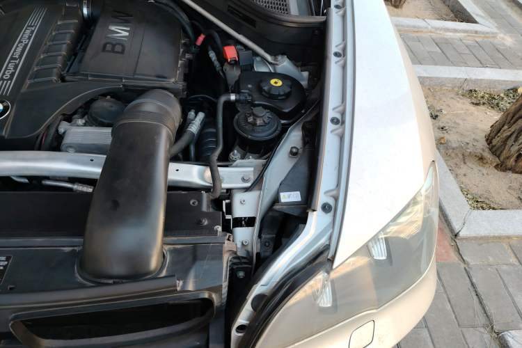 Used BMW X5 2011 xDrive35i Leading Model Engine Bay Left