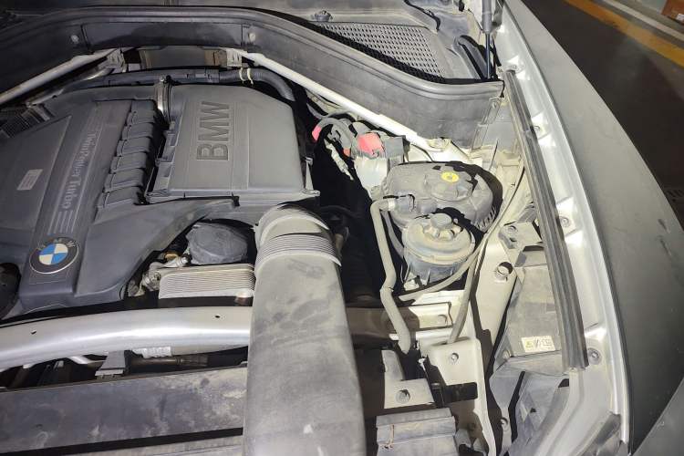 Used BMW X5 2011 xDrive35i Leading Model Engine Bay Left