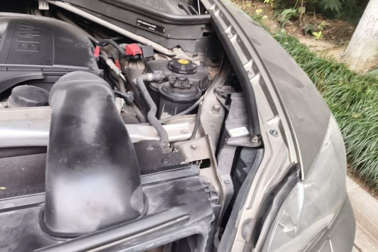 Used BMW X5 2011 xDrive35i Leading Model Engine Bay Left