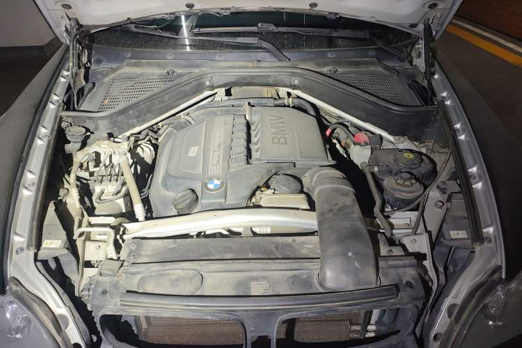 Used BMW X5 2011 xDrive35i Leading Model Engine Bay
