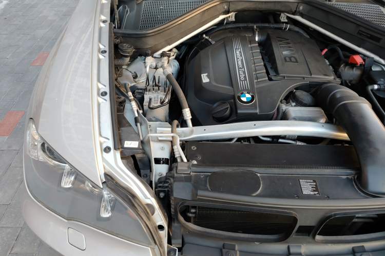 Used BMW X5 2011 xDrive35i Leading Model Engine Bay Right