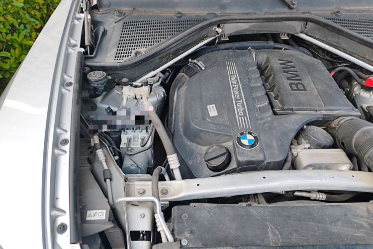 Used BMW X5 2011 xDrive35i Leading Model Engine Bay Right