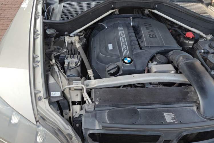 Used BMW X5 2011 xDrive35i Leading Model Engine Bay Right